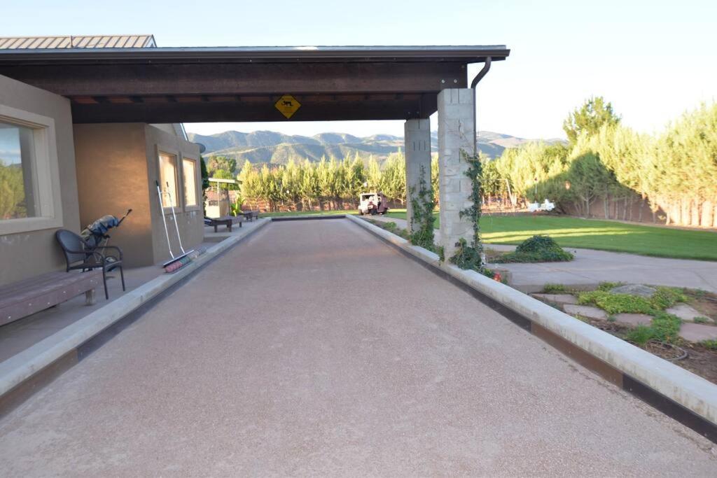 Tacit Shadow Resort Shangri-La King Suite, Gym, Coffee Bar, Hot-Tub, Free Laundry, Food Available Parowan Εξωτερικό φωτογραφία